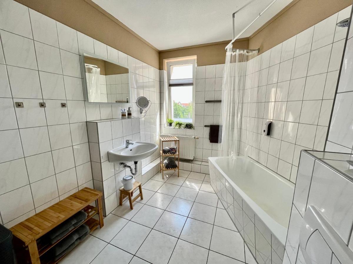 Purer Luxus mit 2 Schlafzimmern, Balkon und Privat-Parkplatz Leipzig Exterior foto